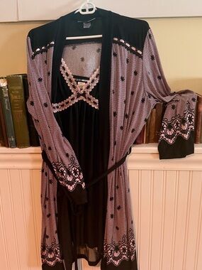 Studio One Black and Pink Lace-Trim Robe with Matching Chemise